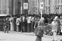 Richiedenti asilo davanti all'Ufficio immigrazione in Puttkamer Strasse.(18 agosto 1978, Berlino Ovest).
