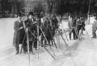 Kameramänner vor dem Schloss, Berlino, 1907