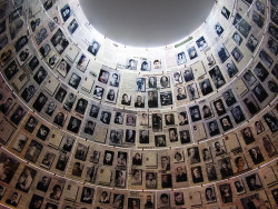 La “La Sala dei Nomi” dello Yad Vashem a Gerusalemme 