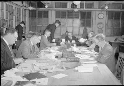 La redazione del Daily Mail (Londra) in una foto del 1944.