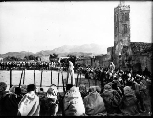 Distribuzione di armi ai partigiani marocchini a Taza nel 1925.