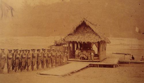 Sottomissione alle autorità francesi dei capi tailandesi del fiume Nero (Tonkin, 1888). 