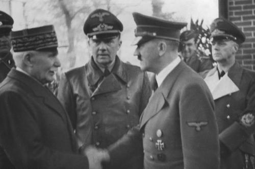 Stretta di mano tra Pétain e Hitler il 24 ottobre 1940 a Montoire-sur-le-Loir.