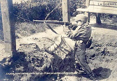 Dragoljub Jelicic, soldato dodicenne dell'esercito serbo nella Prima Guerra Mondiale.