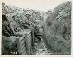 Prima guerra mondiale: soldati canadesi nelle trincee sul fronte franco-tedesco