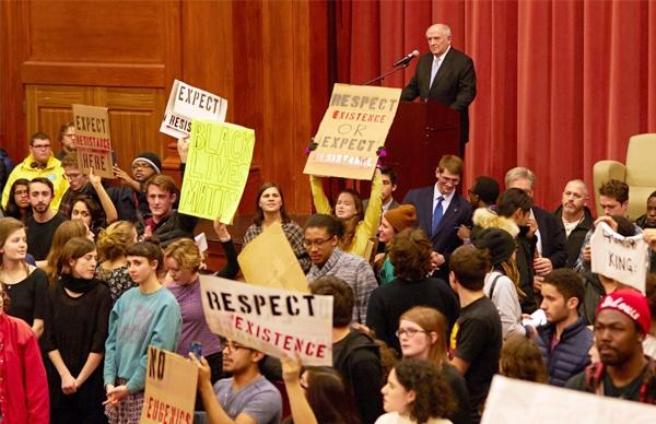 Immagine 6 protesta contro murray